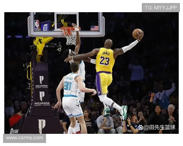 布克称赞马威为防守核心称其场上沟通与快速奔跑至关重要